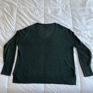 Banana Republic Women’s bottle green pullover sweater